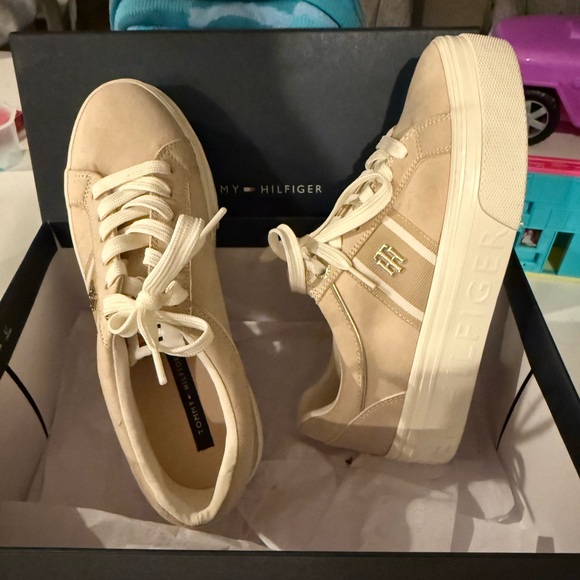 Tommy Hilfiger Cream Sneakers with Suede Finish - Picture 2 of 3
